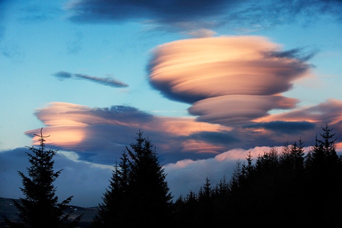 Blair Atholl, Scotland: Lenticular clouds